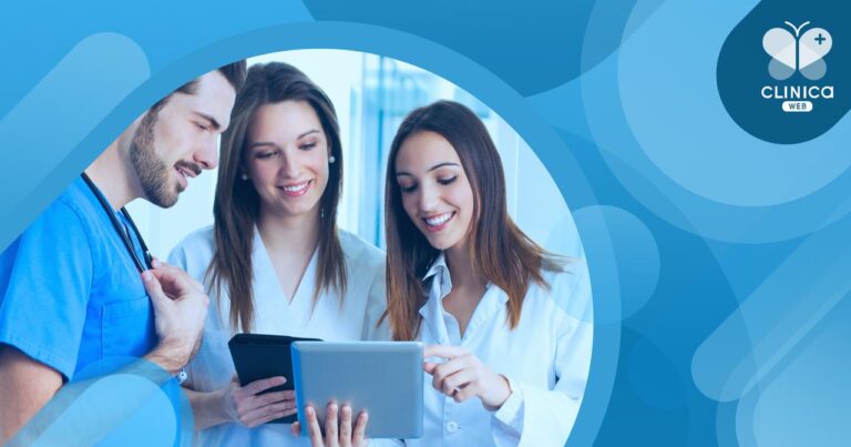 молоді лікарі в цифровій клініці використовують медичну інформаційну систему для автоматизації роботи та прийому пацієнтів